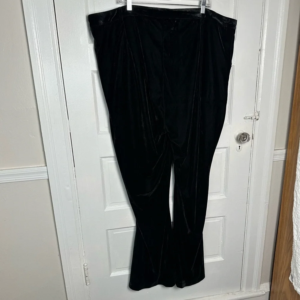 PrettyLittleThing‎ x Naomi Campbell Black Velvet Pintuck Flared Trousers Pants